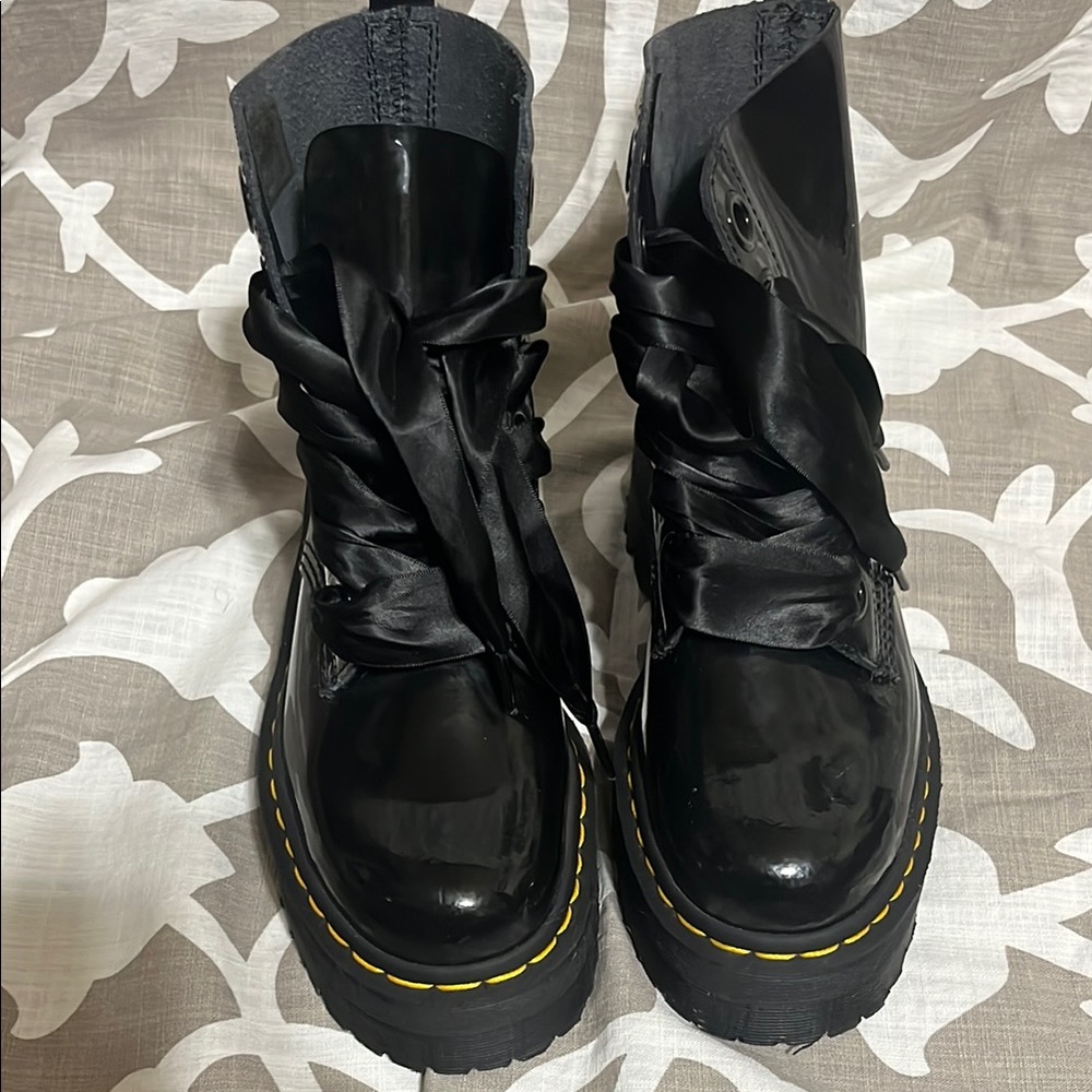 Dr. Martens Molly Women's Boots